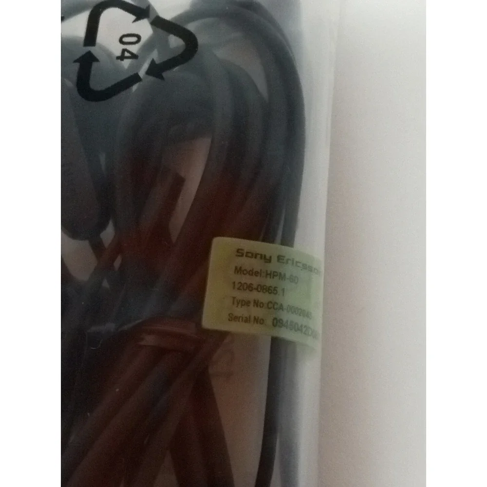 Sony Ericson HPM-60 Wired Headphones For Sony Ericson Phone New in Packaging